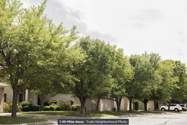 Building Photo - 108 Lavaca Loop