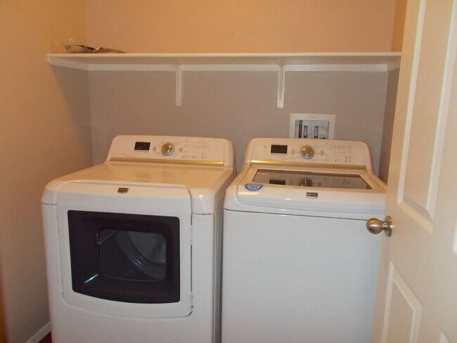 Building Photo - Spacious 3-Bedroom Cul-de-Sac Home in Prime Location