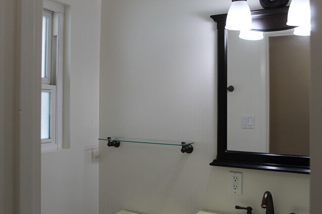 Building Photo - 804 Ferdinand Ct