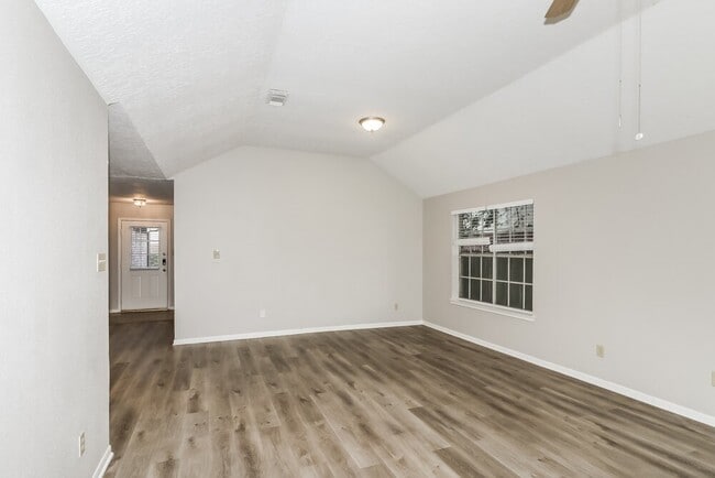 Building Photo - 16907 Dusty Mill Dr E