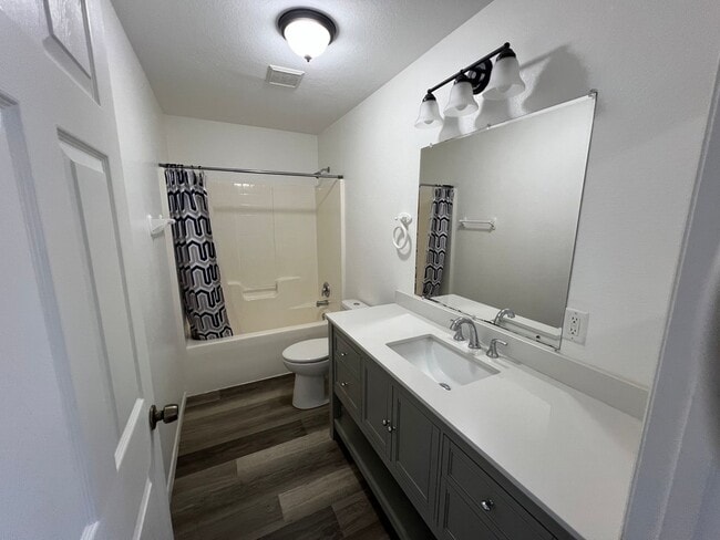 Building Photo - 2/2/1 with lanai Duplex in Deep Creek