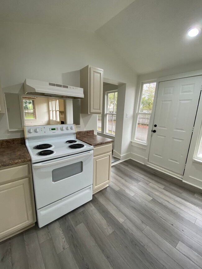 Building Photo - 103 Park Ave