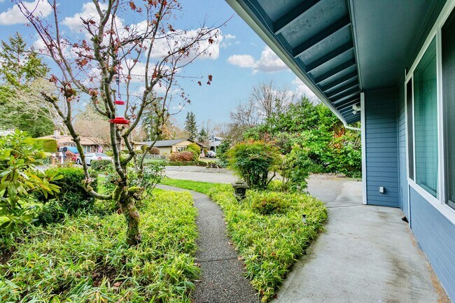 Building Photo - Charming Lakewood Rambler 3bd 1.5 bath