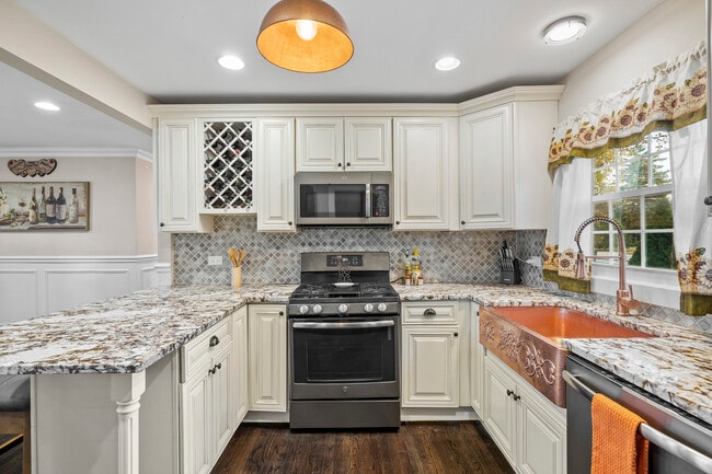 Building Photo - 8602 Oak Park Ave