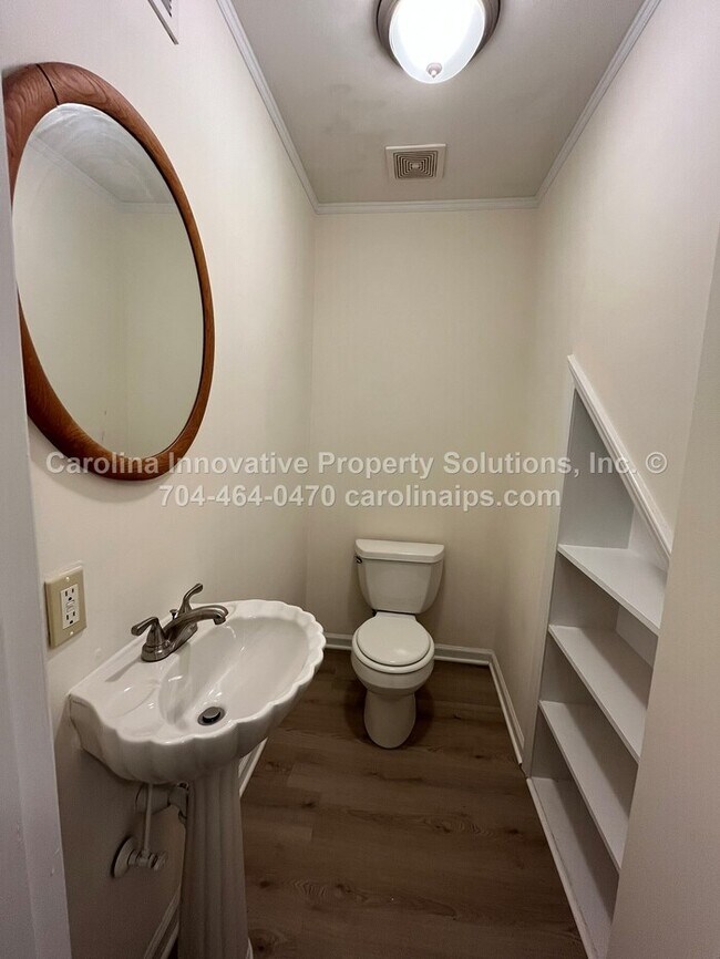 Building Photo - 4535 Dawnwood Dr