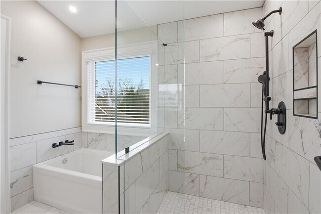 Building Photo - 3842 Memphis Dr