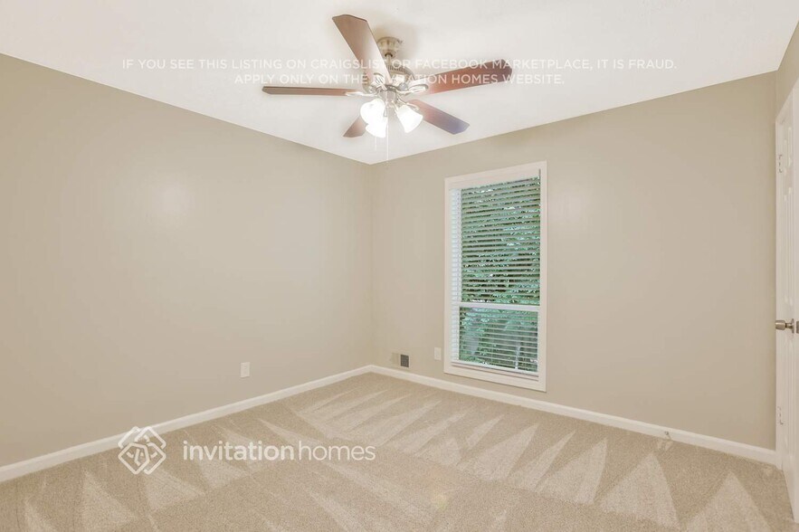 Building Photo - 405 Bramble Ct