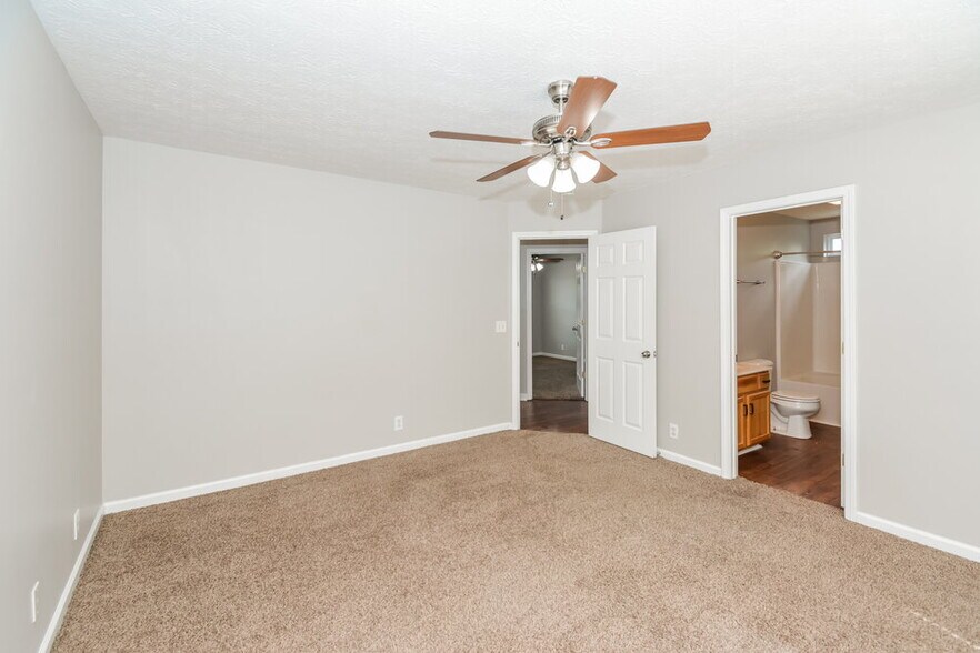 Building Photo - 3514 Longhaven Crossing