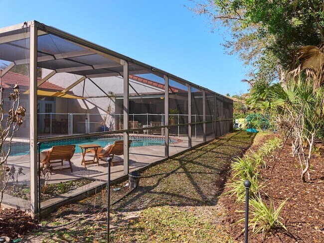 Building Photo - 2281 SW Starling Dr