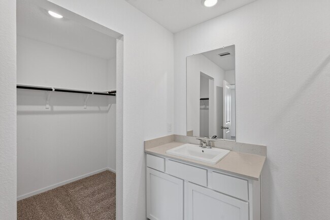 Building Photo - 40818 Hawthorne Glades St