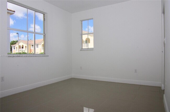 Building Photo - 2826 SE 16th Pl