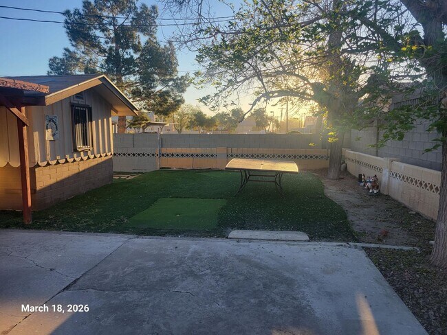 Building Photo - Mountain Vista St