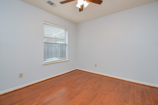 Building Photo - 1319 Irish Mist Ct