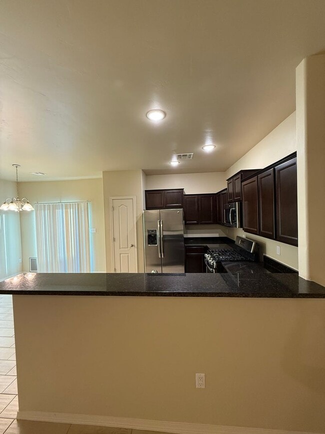 Building Photo - Charming 3BD/2.5BA with Garage in Legends West - Available Now!