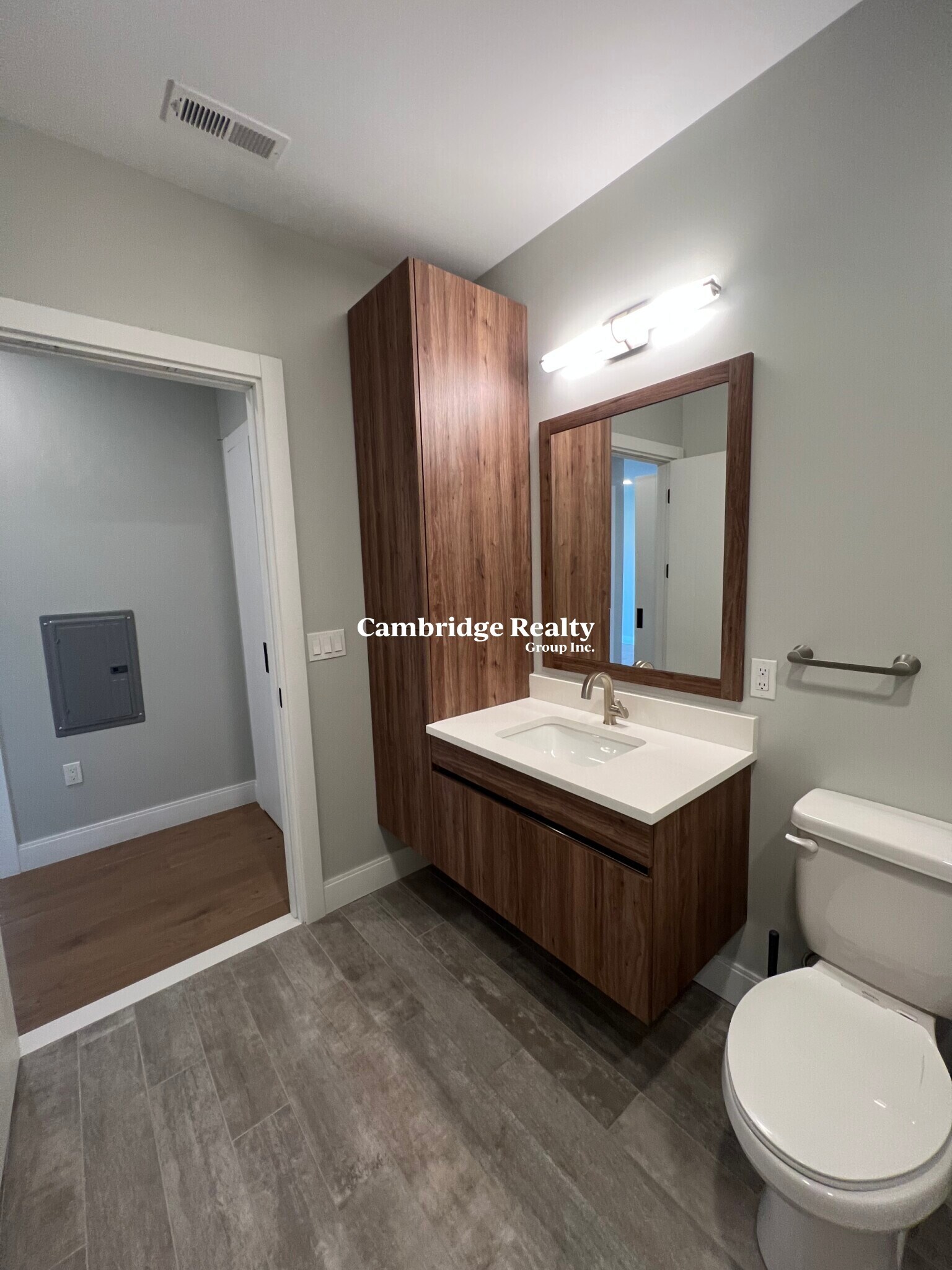 Building Photo - 10 Central St