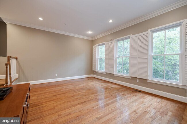 Building Photo - 712 Bracey Ln