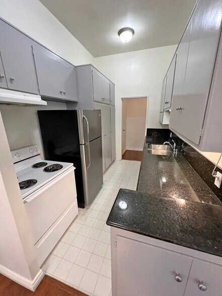 Building Photo - 11936 Darlington Ave