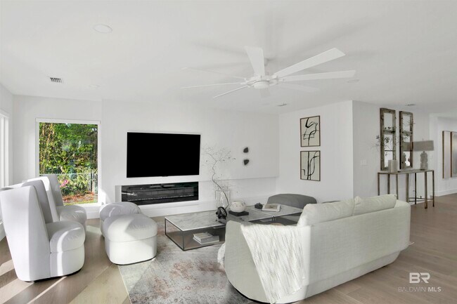 Building Photo - 380 S Church St