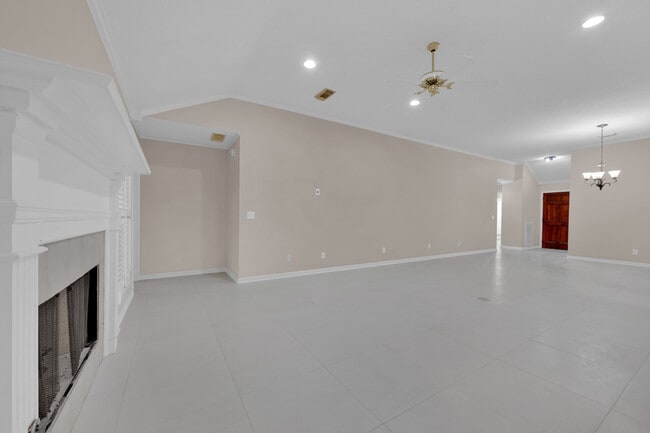Building Photo - 2101 Fox Ridge Rd