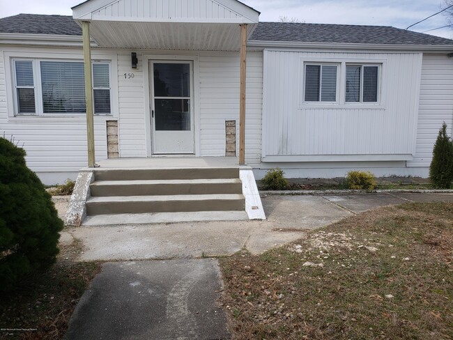 Primary Photo - 750 Fischer Blvd