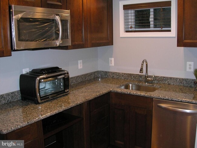 Building Photo - 4217 University Dr