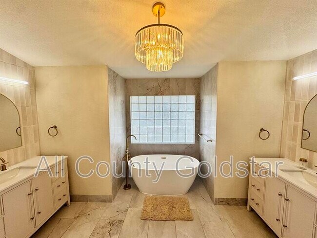 Building Photo - 5028 Greenway Ct