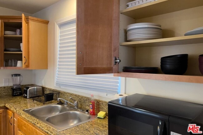 Building Photo - 11257 Collett Ave