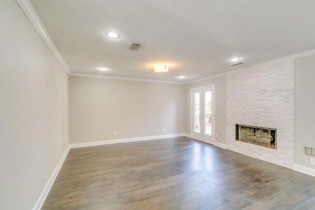 Building Photo - 14022 Ragus Lake Dr