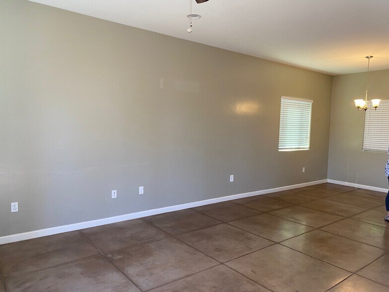 Building Photo - 3623 E Bellevue St