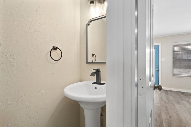 Building Photo - 17114 Beaver Springs Dr