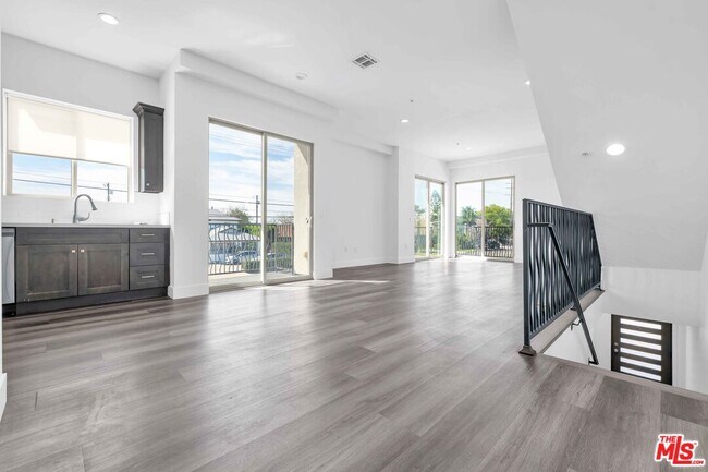 Building Photo - 6006 Klump Ave