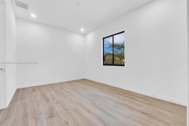 Building Photo - 6401 SW 84th St