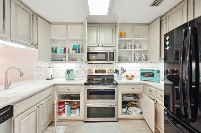 Building Photo - 200 Salt Air Dr