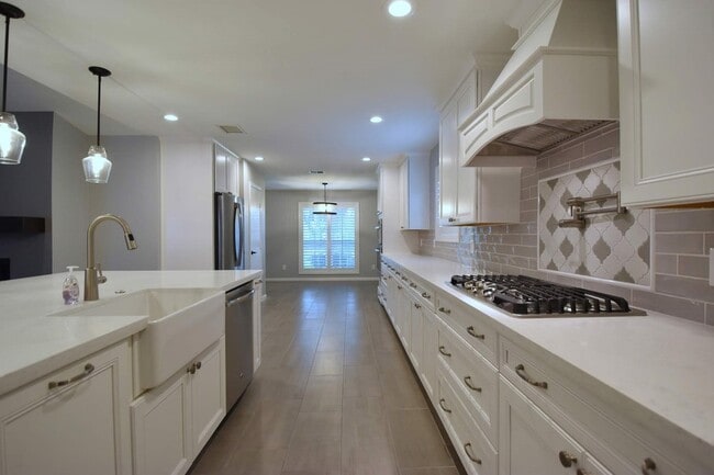 Building Photo - 10802 Meadow Lake Ln