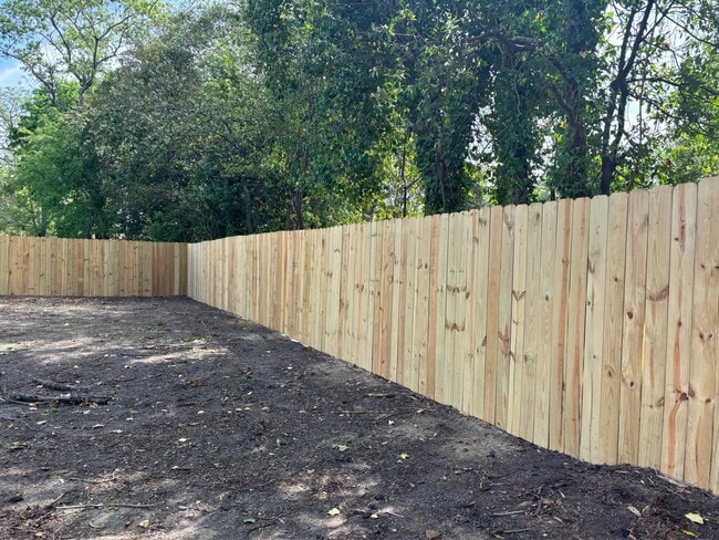 Building Photo - 209 Gertrude St