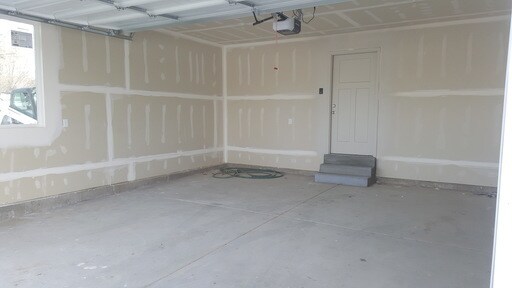 Building Photo - 3 Bedroom 2.5 Bathroom Townhome