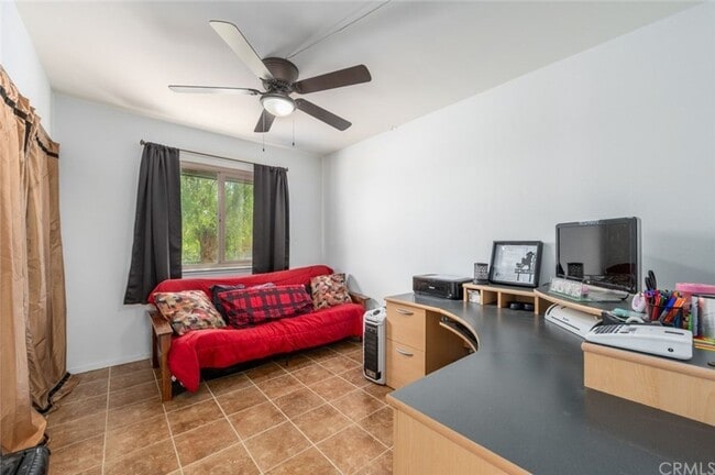 Building Photo - Large 4 Bedroom Home Central 29 Palms