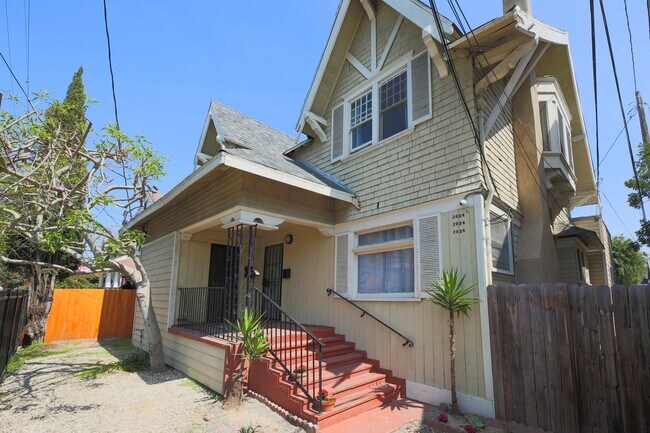 Building Photo - 2626 S Budlong Ave