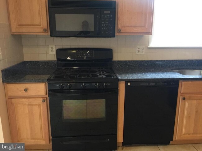 Building Photo - 10707 Glenhaven Dr