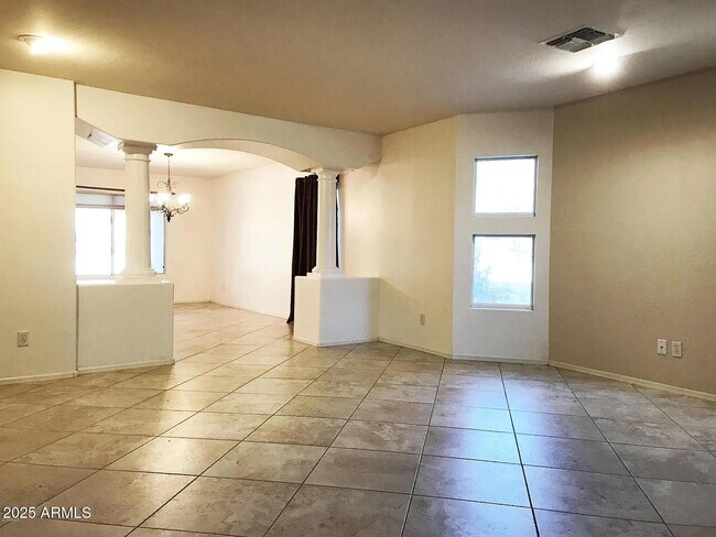 Building Photo - 6406 W El Cortez Pl