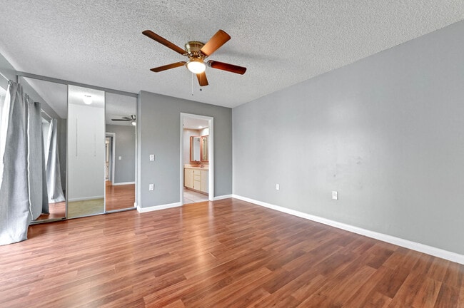 Building Photo - 619 6th Way