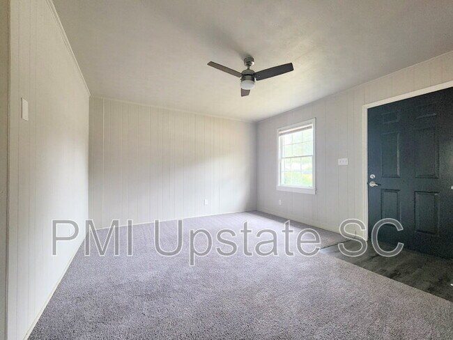Building Photo - 103A Looneybrook Dr