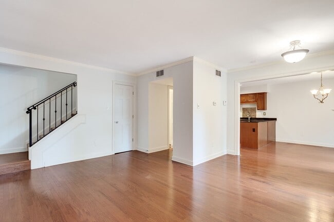 Building Photo - Fall Special - 1/2 off first month's rent!