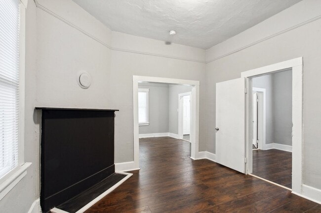 Building Photo - Large 3BR/2BA Near Downtown Savannah Home For Rent