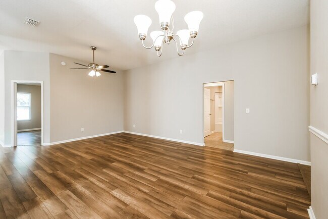 Building Photo - 574 S Aberdeenshire Dr