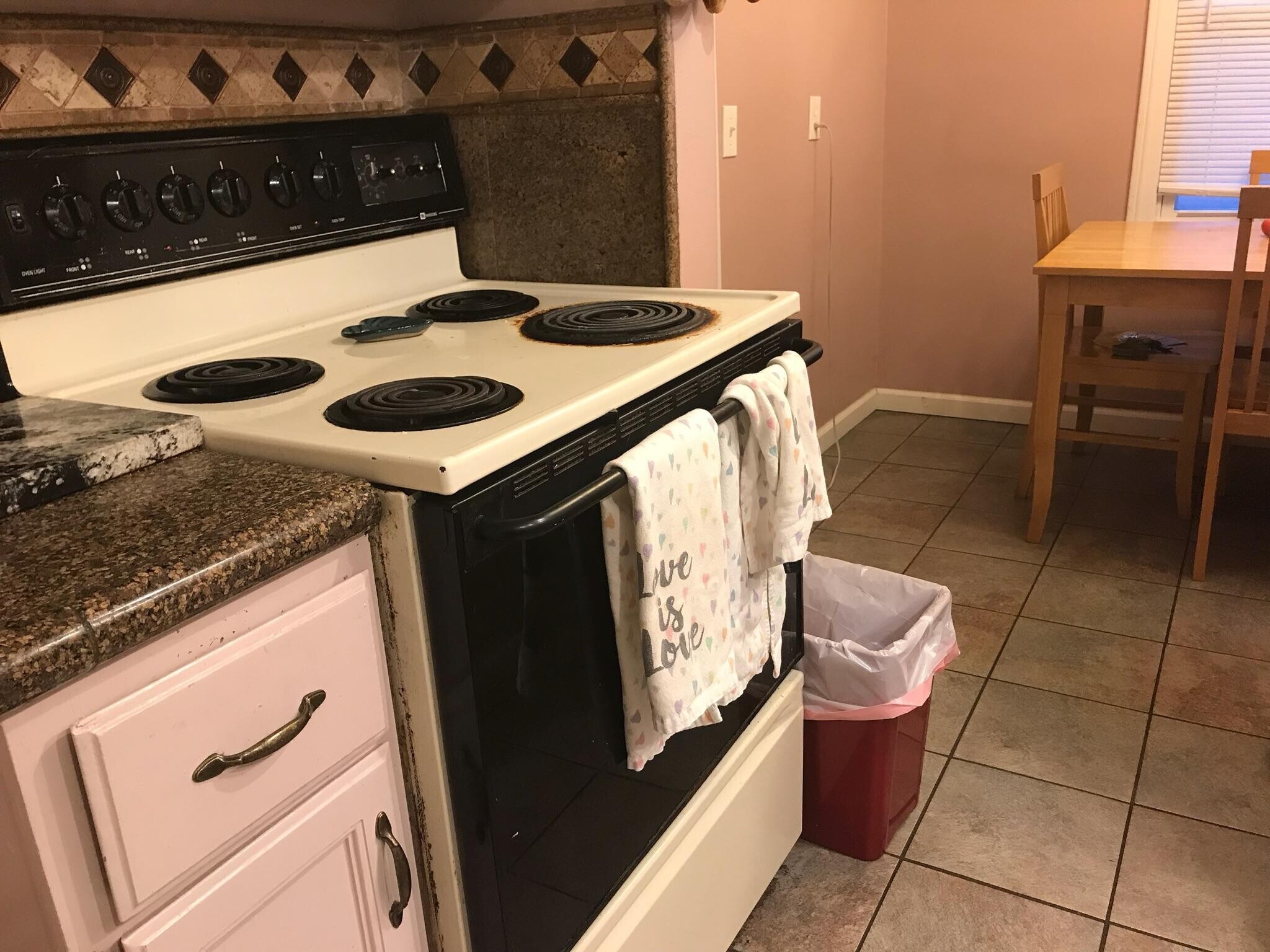 Building Photo - 821 Stanley St