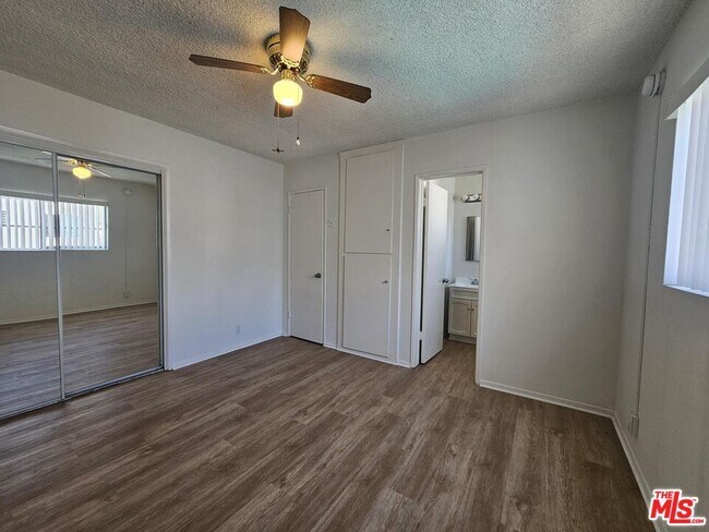 Building Photo - 928 N Ogden Dr