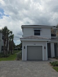 Building Photo - 202 Lakeside Lndg Dr