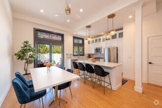 Building Photo - 306 9th St