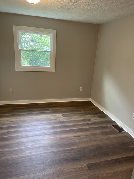 Primary Bedroom 11x11 - 116 S 1st St